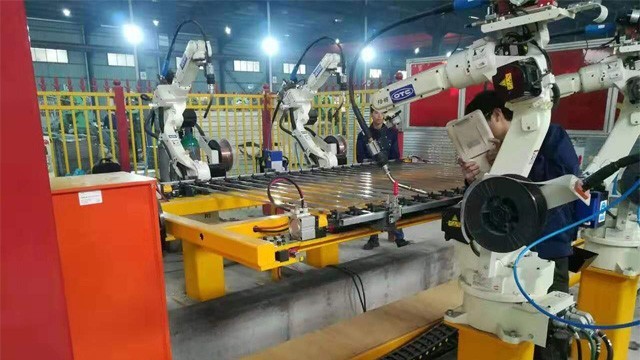 為什么說企業(yè)使用焊接機器人的價值大于焊接工？